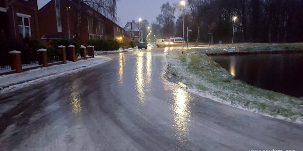 IJzel maakte de wegen spiegelglad.