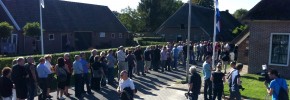 De rij wachtenden werd alsmaar langer.