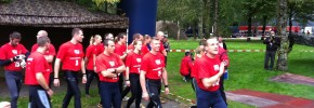 De eerste groep deelnemers bij de start.