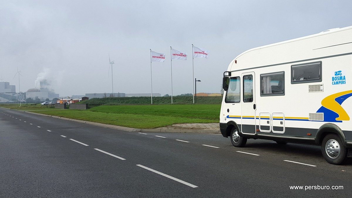 Vanuit de camper goed zicht op de tenten in Wonderland. foto: Steven Stegen