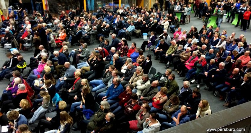 De drukbezochte informatieavond in Oosterhesselen